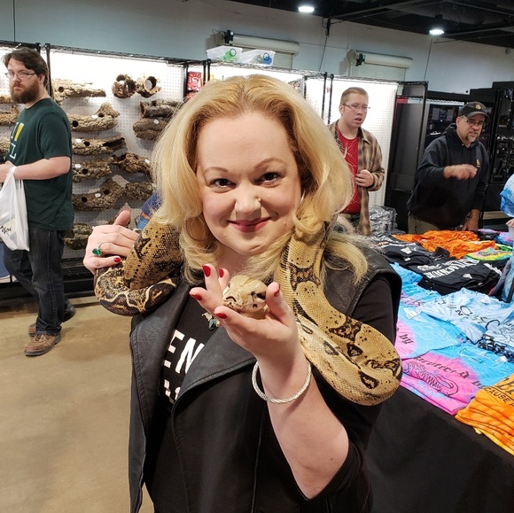 Meet your Posher, Jenny A.K.A GothMama 😘💜🦇 - Picture 5 of 16